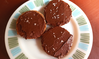 OVESNÉ SUŠENKY S KAKAOVÝM KRÉMEM A SLANÝM FLEUR DE SEL