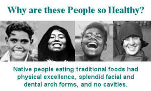 U fotky se píše zhruba toto: Proč jsou tito lidé tak zdraví? Domorodí lidé, kteří jedli tradiční potraviny, byli dokonalí po fyzické stránce, vynikající podobu obličeje a zubních oblouků a žádné zubní díry.